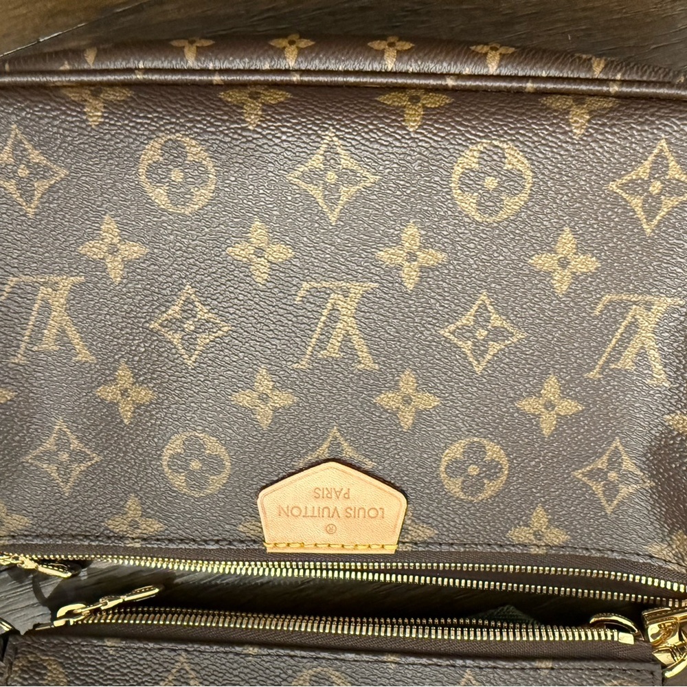 Authentic Louis Vuitton Multi-Pochette with Green Strap Like New - Picture 5 of 8